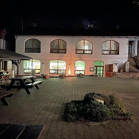 Restaurace A Penzion U Svate Barbory Усти-над-Лабем Экстерьер фото