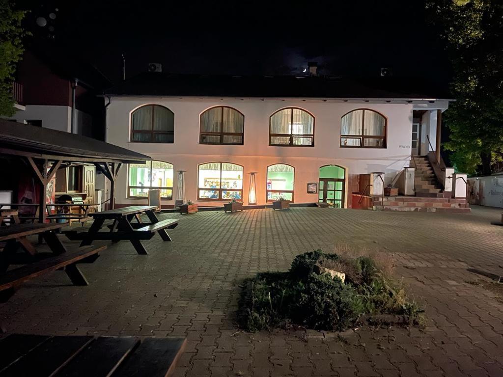 Restaurace A Penzion U Svate Barbory Усти-над-Лабем Экстерьер фото