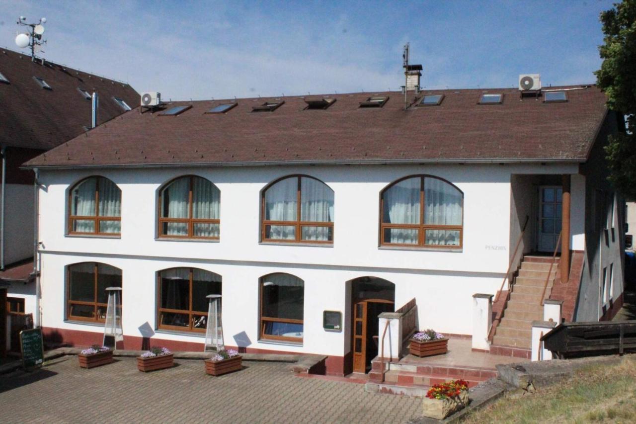 Restaurace A Penzion U Svate Barbory Усти-над-Лабем Экстерьер фото